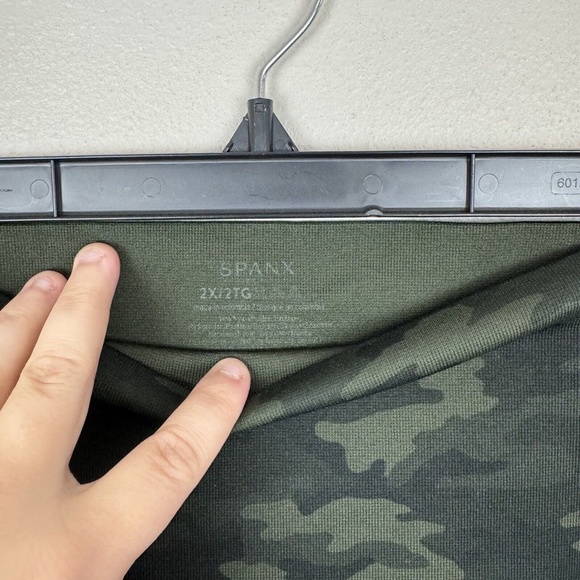 Spanx Look At Me Now Seamless Green Camo Leggings Plus Size 2X Shaping Stretch - Picture 5 of 7
